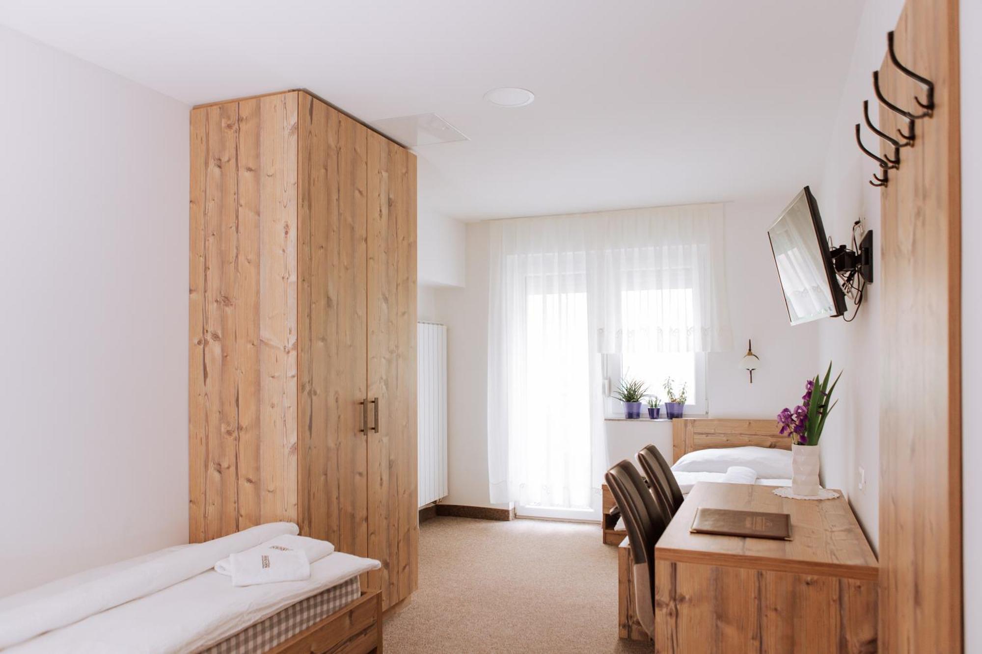 Gostisce Krivograd Hotell Prevalje Rom bilde
