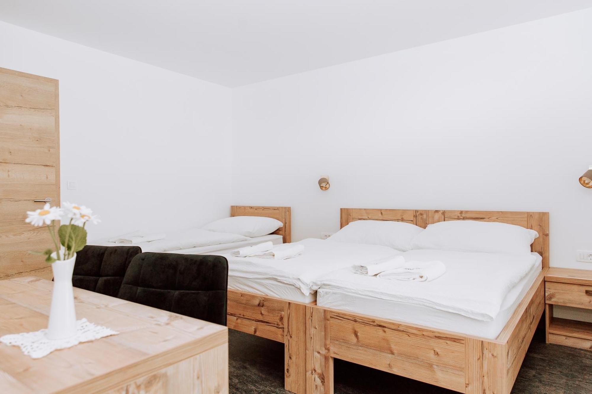 Gostisce Krivograd Hotell Prevalje Rom bilde