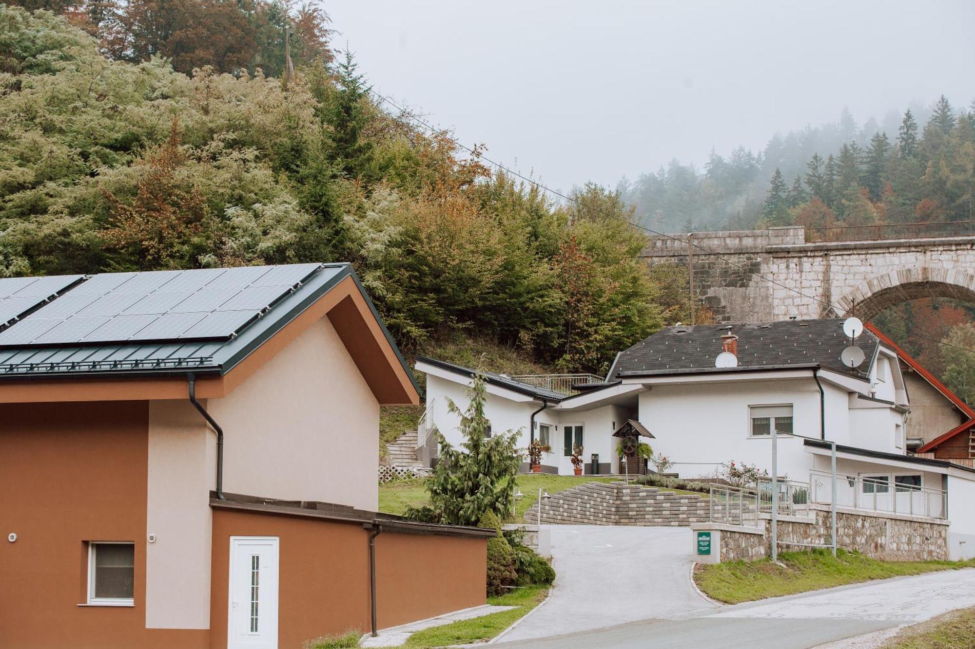 Gostisce Krivograd Hotell Prevalje Eksteriør bilde